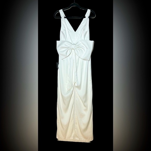 NWT Lulus Angelic Aesthetic Ivory Satin Bow Back Sleeveless V-Neck Jumpsuit, S - Picture 5 of 13